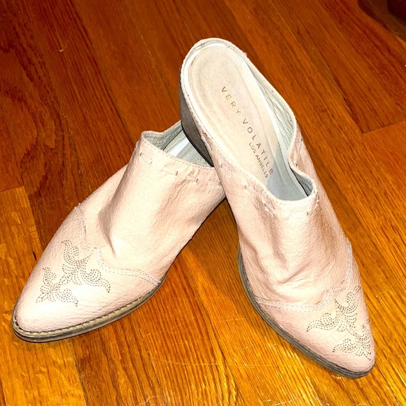 Very Volatile cream color leather mules with low heel size 8 - Picture 1 of 12